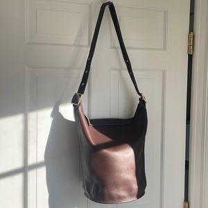 Vintage Coach 1996 Sac in Excellent Condition/ Color Mahagony(Price Firm)